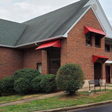 Red Roof Inn & Suites Cornelius - Lake Norman Exterior foto