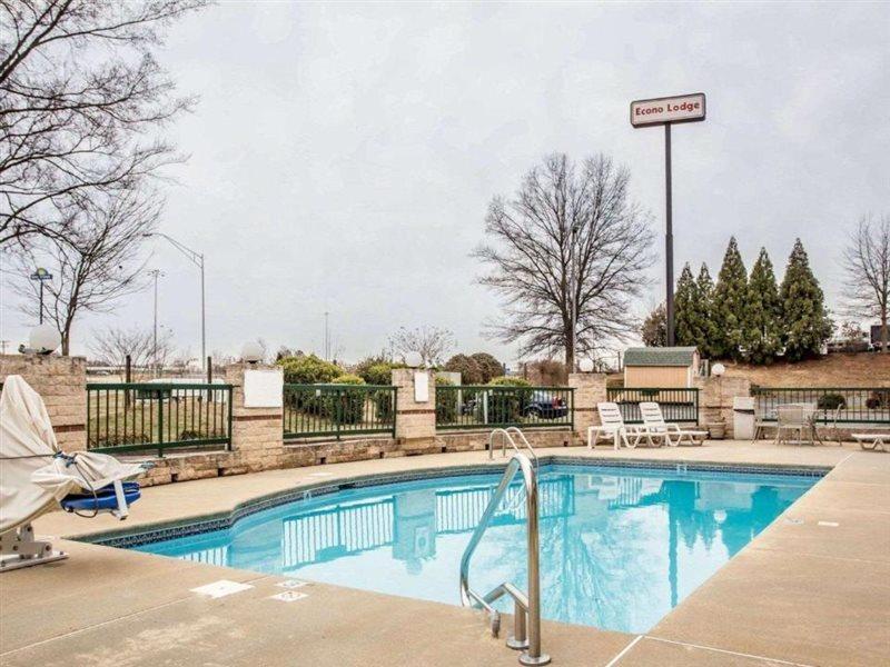 Red Roof Inn & Suites Cornelius - Lake Norman Exterior foto