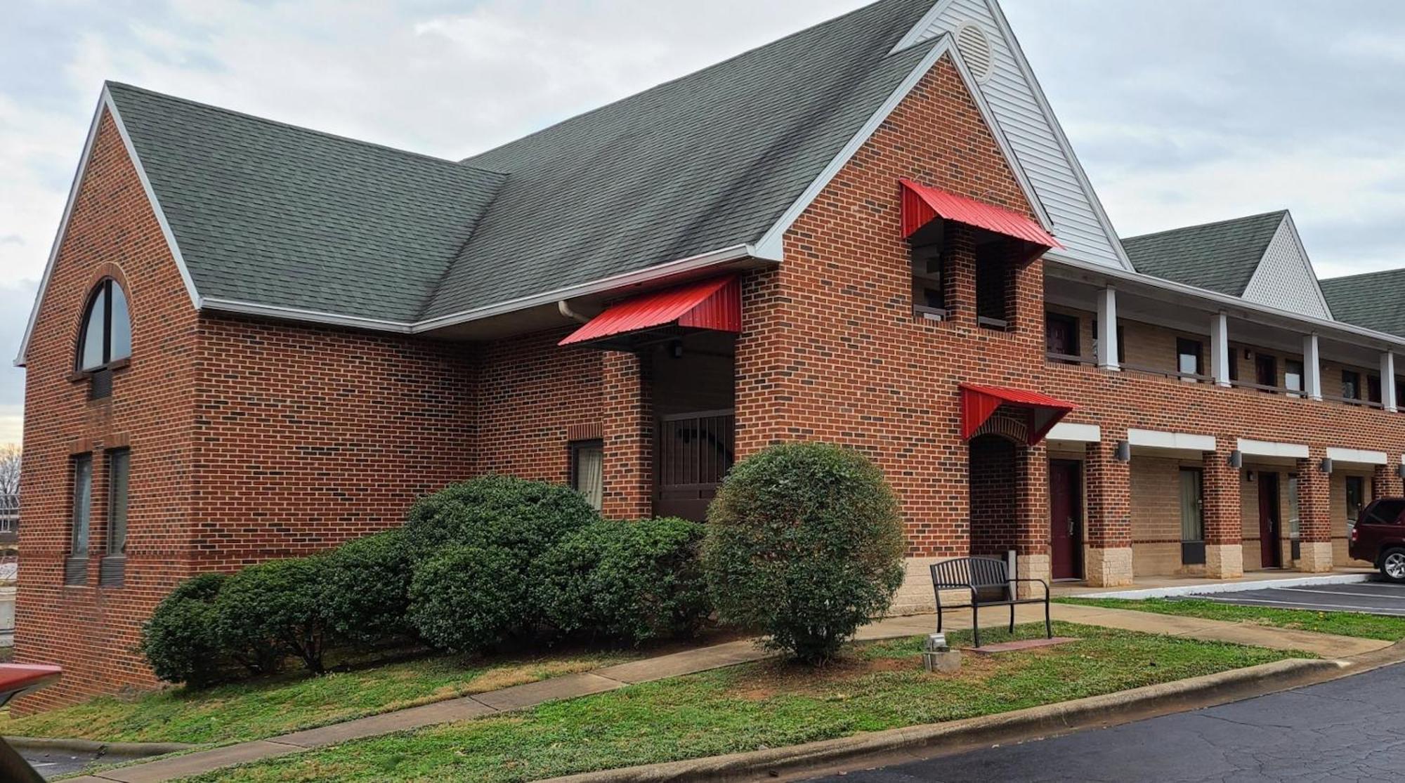 Red Roof Inn & Suites Cornelius - Lake Norman Exterior foto