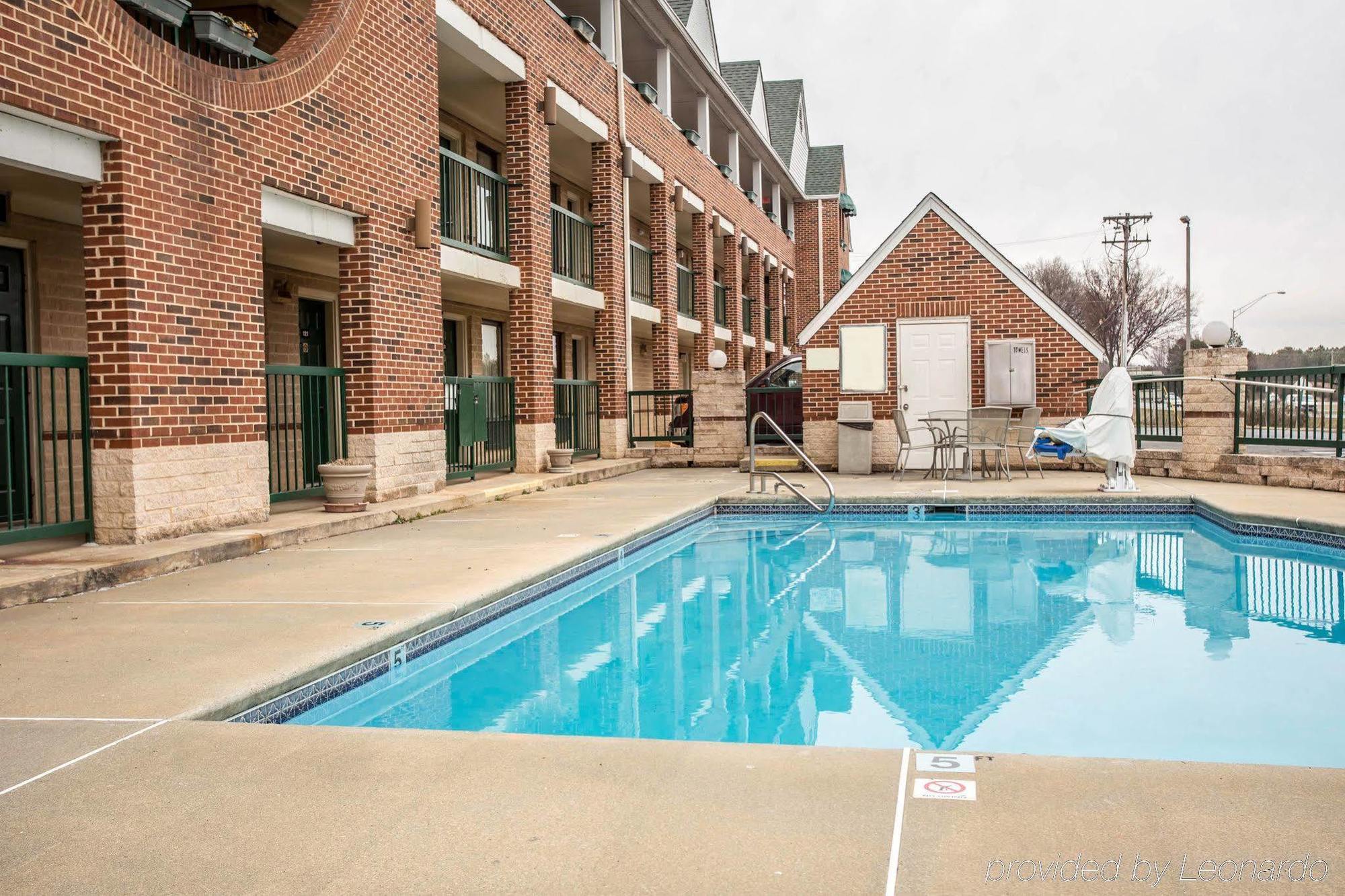 Red Roof Inn & Suites Cornelius - Lake Norman Exterior foto