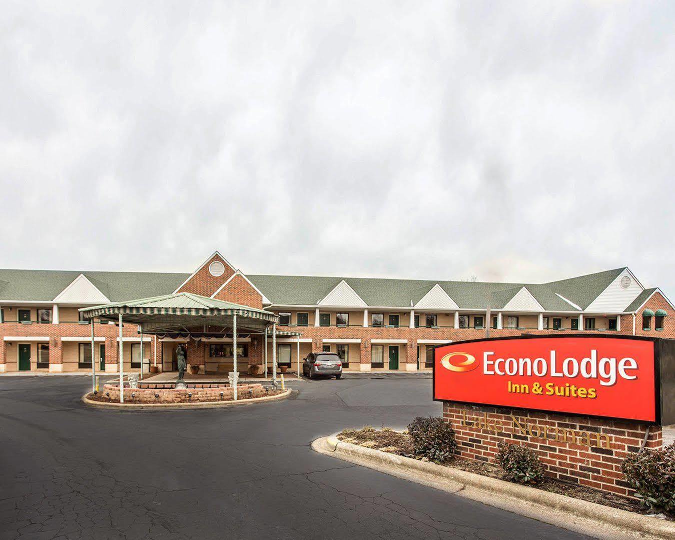 Red Roof Inn & Suites Cornelius - Lake Norman Exterior foto