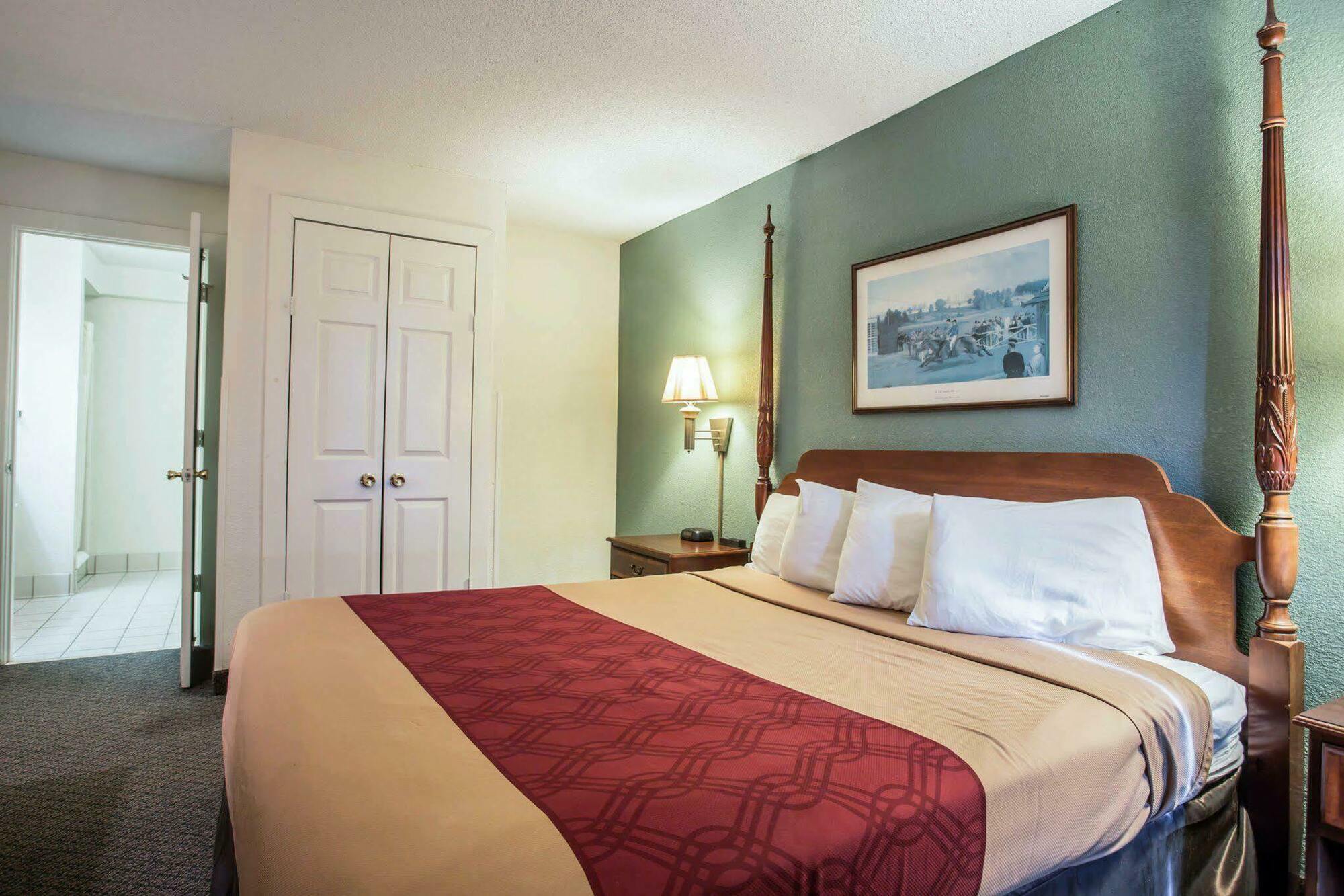Red Roof Inn & Suites Cornelius - Lake Norman Exterior foto